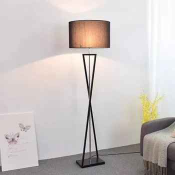 Põhjamaade põranda lamp lihtne loominguline Raud Kujundaja Kodus nurgas lamp seisab disain magamistuba, elutuba diivanilauad kerge